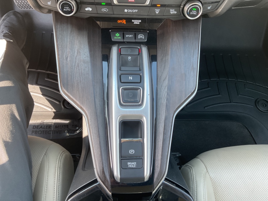 2018 Honda Clarity Plug-In Hybrid Touring Sedan photo