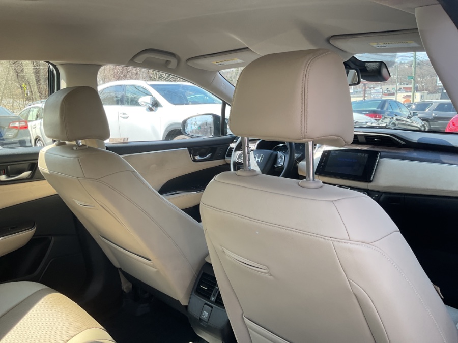 2018 Honda Clarity Plug-In Hybrid Touring Sedan photo