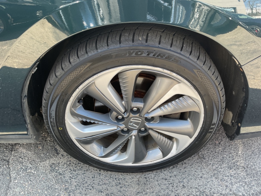 2018 Honda Clarity Plug-In Hybrid Touring Sedan photo