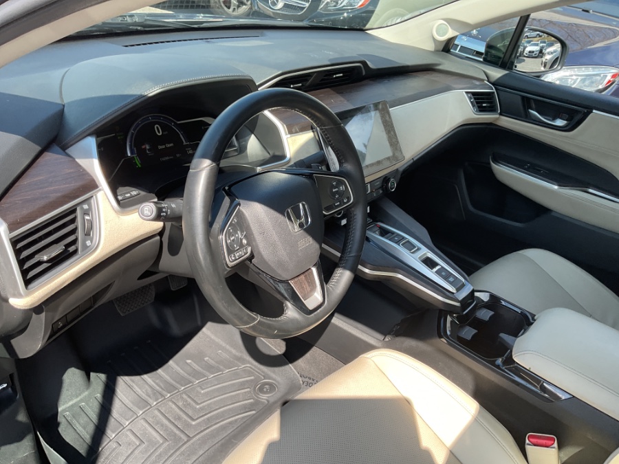 2018 Honda Clarity Plug-In Hybrid Touring Sedan photo