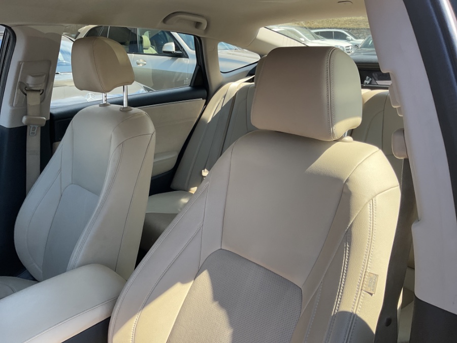 2018 Honda Clarity Plug-In Hybrid Touring Sedan photo
