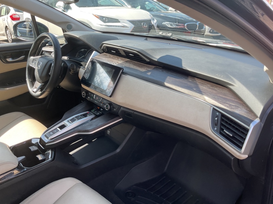 2018 Honda Clarity Plug-In Hybrid Touring Sedan photo