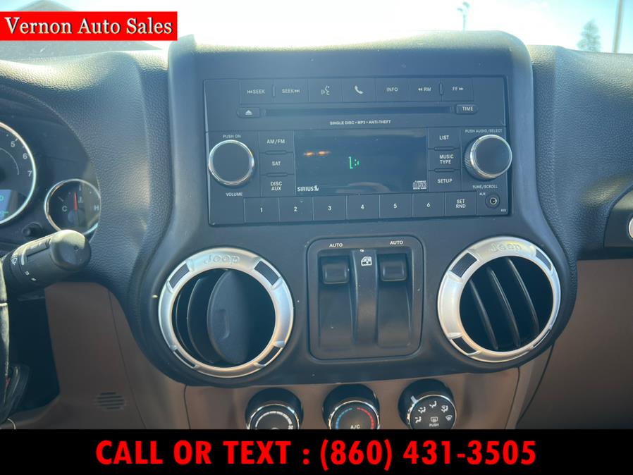 2016 Jeep Wrangler 4WD 2dr Sahara photo