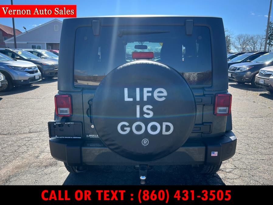 2016 Jeep Wrangler 4WD 2dr Sahara photo