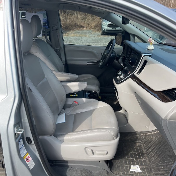 2019 Toyota Sienna XLE Premium AWD 7-Passenger (N photo