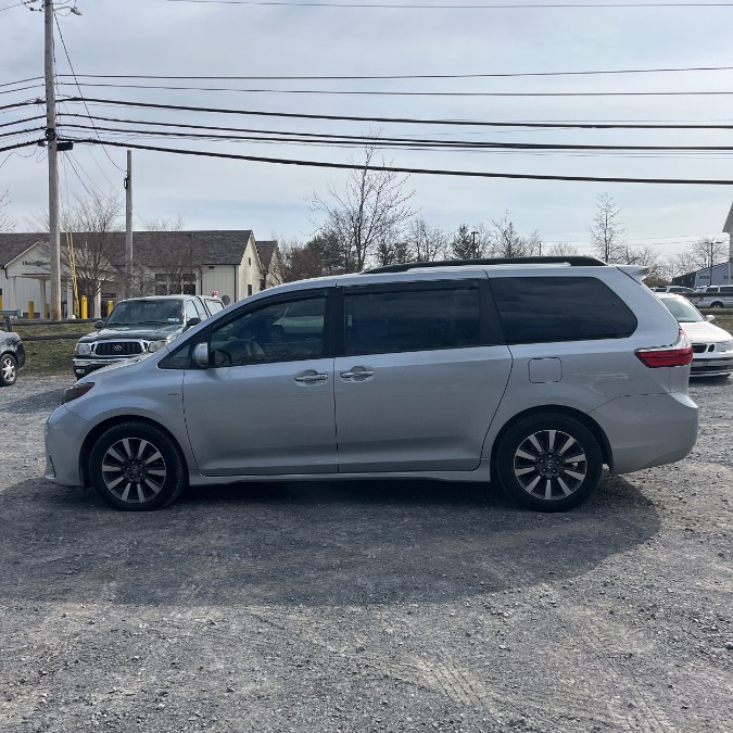 2019 Toyota Sienna XLE Premium AWD 7-Passenger (N photo