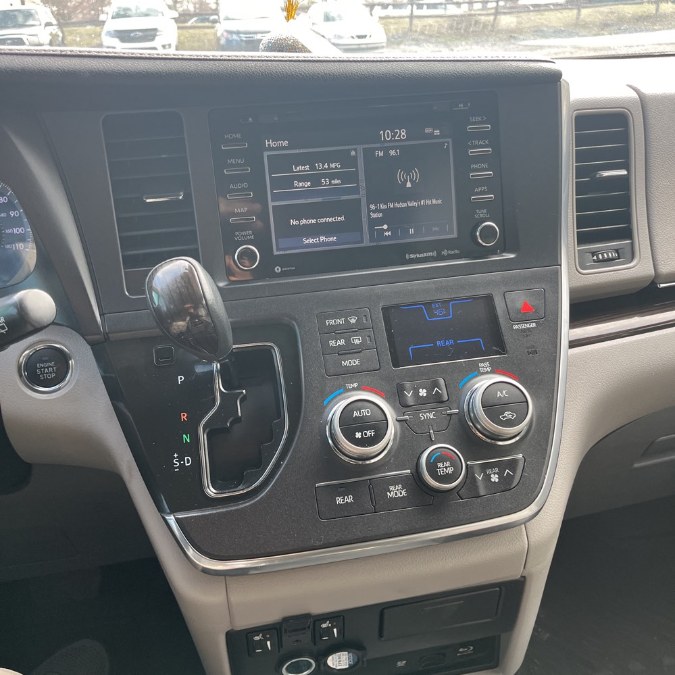 2019 Toyota Sienna XLE Premium AWD 7-Passenger (N photo