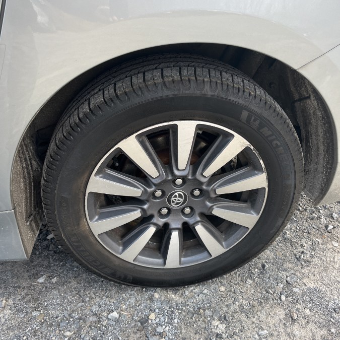 2019 Toyota Sienna XLE Premium AWD 7-Passenger (N photo