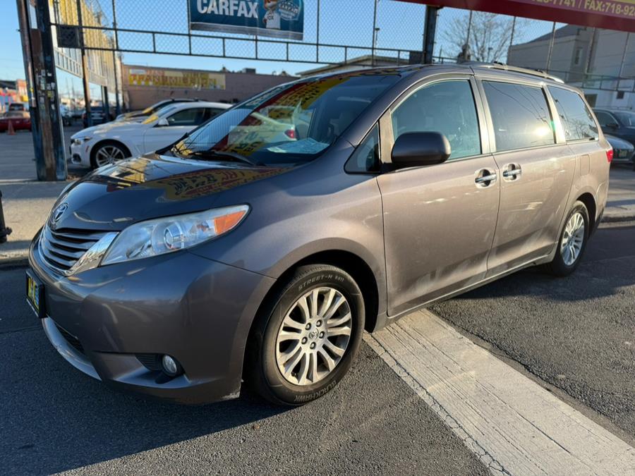 2015 Toyota Sienna 5dr 8-Pass Van XLE FWD (Natl) photo