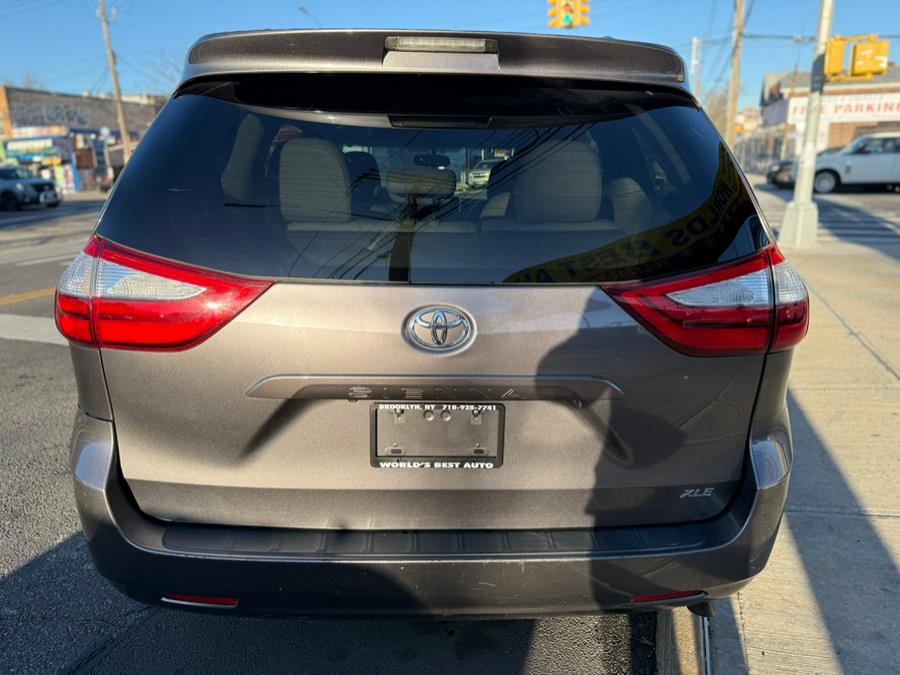 2015 Toyota Sienna 5dr 8-Pass Van XLE FWD (Natl) photo