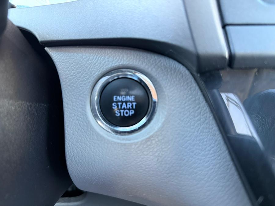 2015 Toyota Sienna 5dr 8-Pass Van XLE FWD (Natl) photo