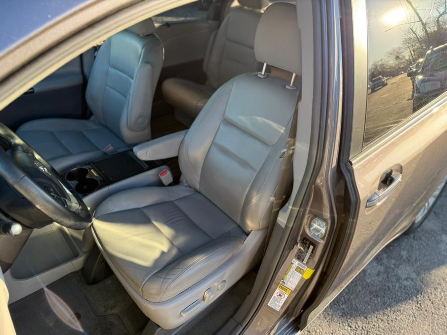 2015 Toyota Sienna 5dr 8-Pass Van XLE FWD (Natl) photo