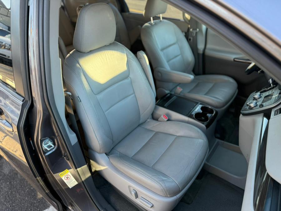 2015 Toyota Sienna 5dr 8-Pass Van XLE FWD (Natl) photo