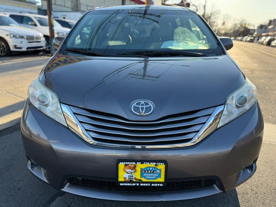 2015 Toyota Sienna 5dr 8-Pass Van XLE FWD (Natl) photo