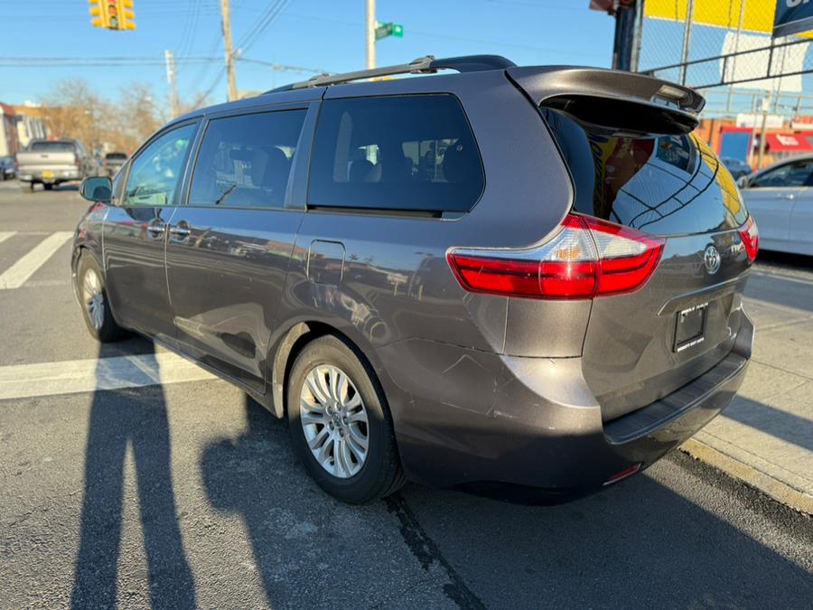 2015 Toyota Sienna 5dr 8-Pass Van XLE FWD (Natl) photo