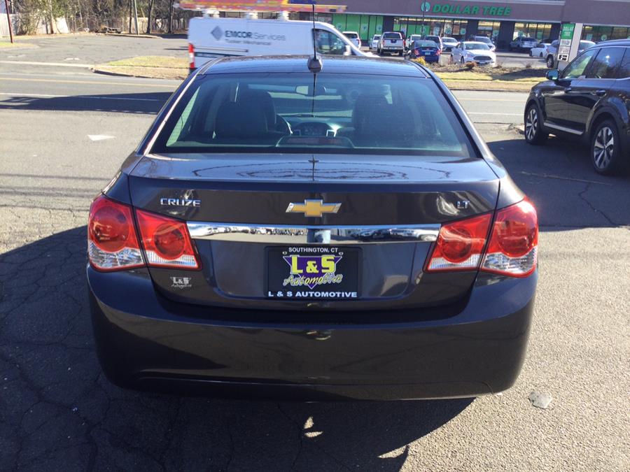 2015 Chevrolet Cruze 4dr Sdn Auto 2LT photo