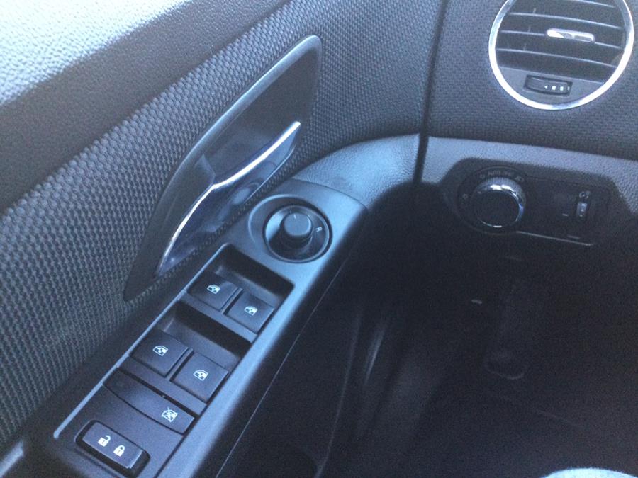 2015 Chevrolet Cruze 4dr Sdn Auto 2LT photo