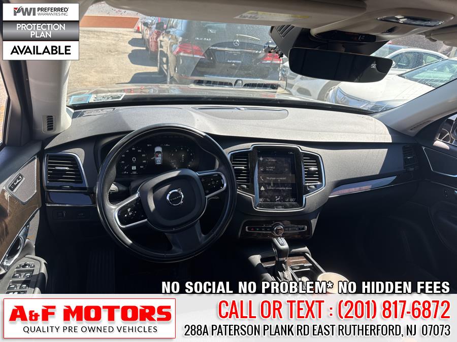 2017 Volvo XC90 T6 AWD 7-Passenger Momentum photo