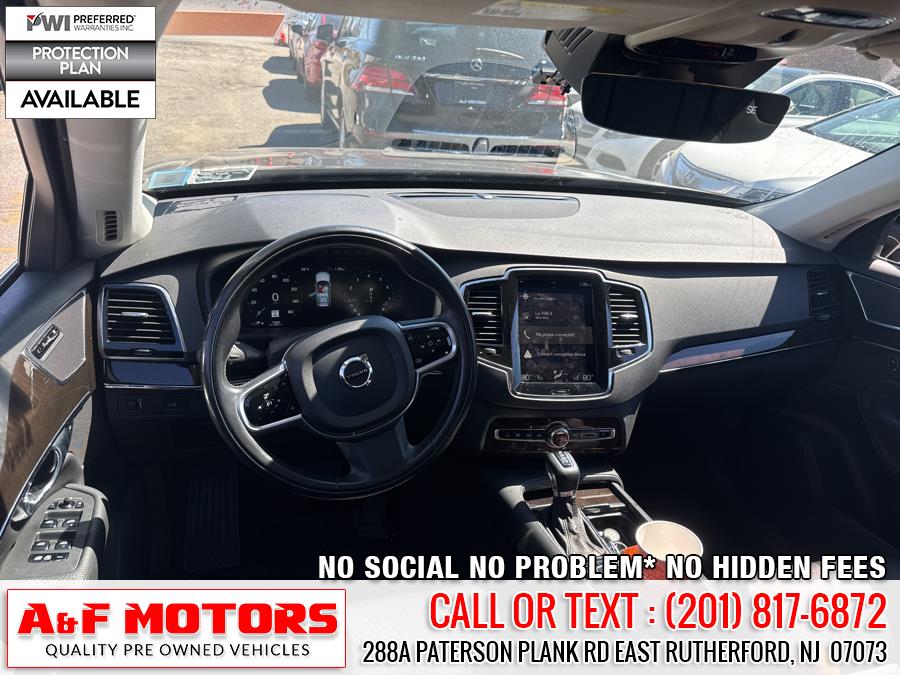 2017 Volvo XC90 T6 AWD 7-Passenger Momentum photo