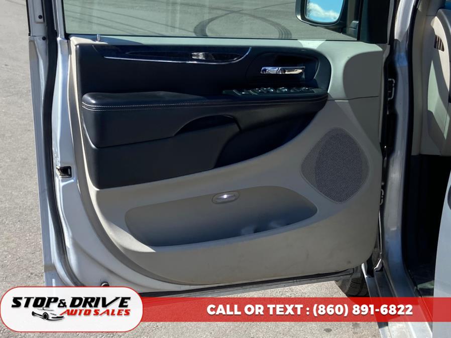 2012 Chrysler Town & Country Touring-L photo