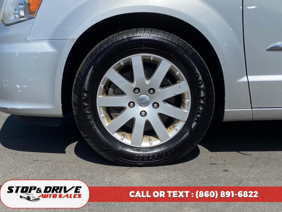 2012 Chrysler Town & Country Touring-L photo