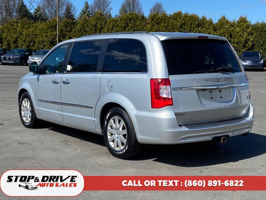 2012 Chrysler Town & Country Touring-L photo