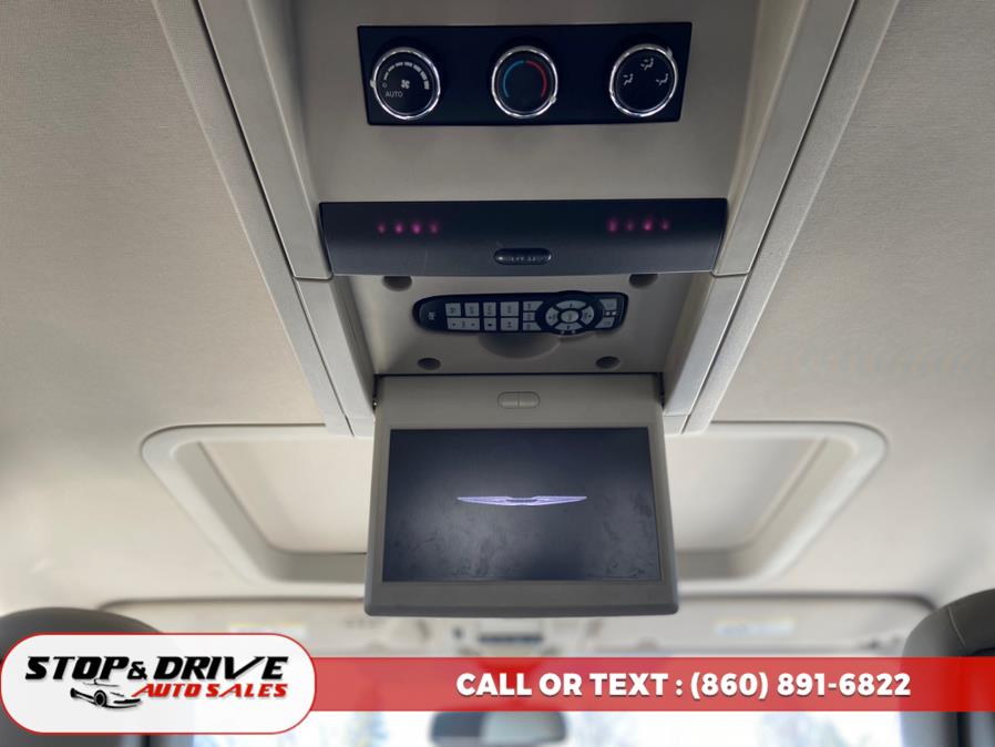 2012 Chrysler Town & Country Touring-L photo