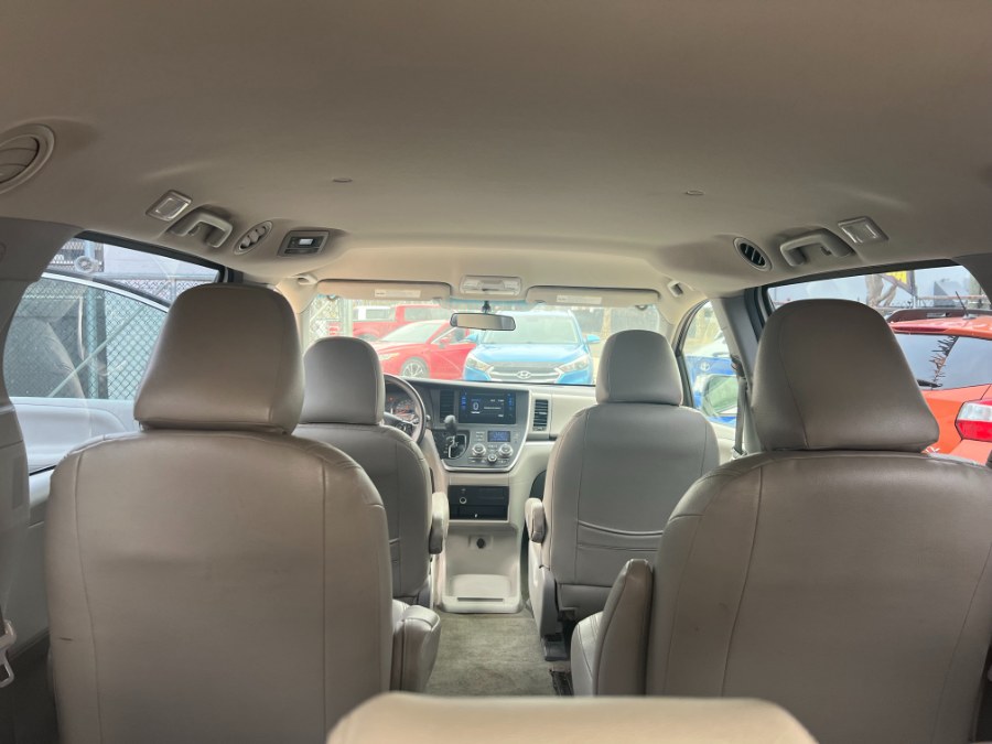 2015 Toyota Sienna 5dr 7-Pass Van L FWD (Natl) photo