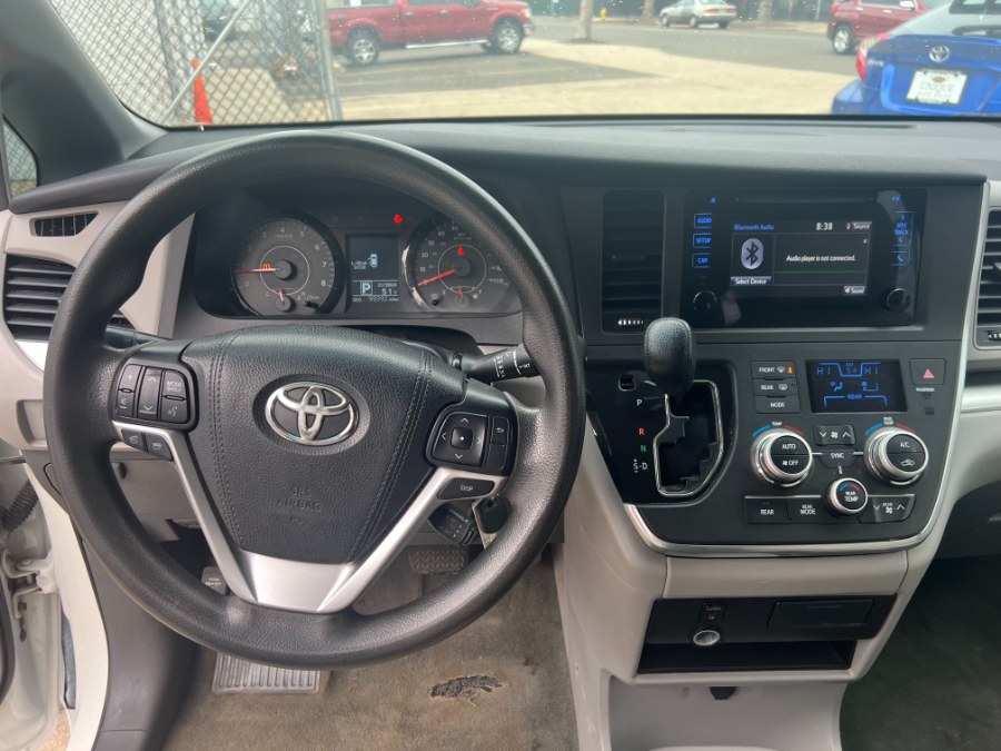 2015 Toyota Sienna 5dr 7-Pass Van L FWD (Natl) photo