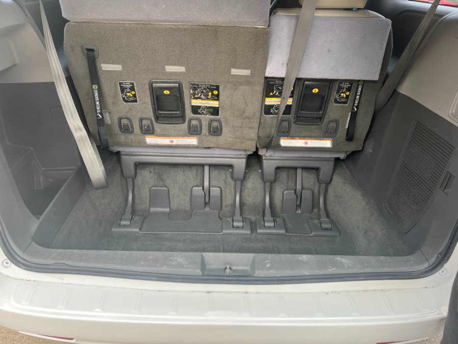 2015 Toyota Sienna 5dr 7-Pass Van L FWD (Natl) photo
