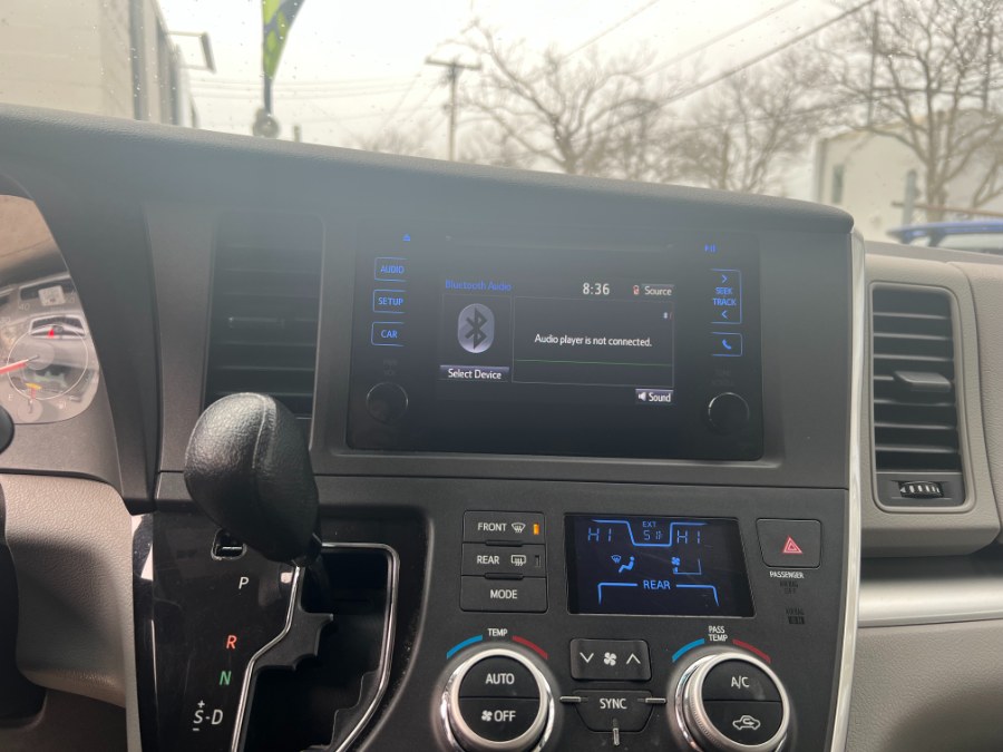 2015 Toyota Sienna 5dr 7-Pass Van L FWD (Natl) photo