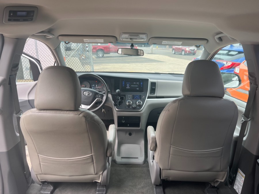 2015 Toyota Sienna 5dr 7-Pass Van L FWD (Natl) photo
