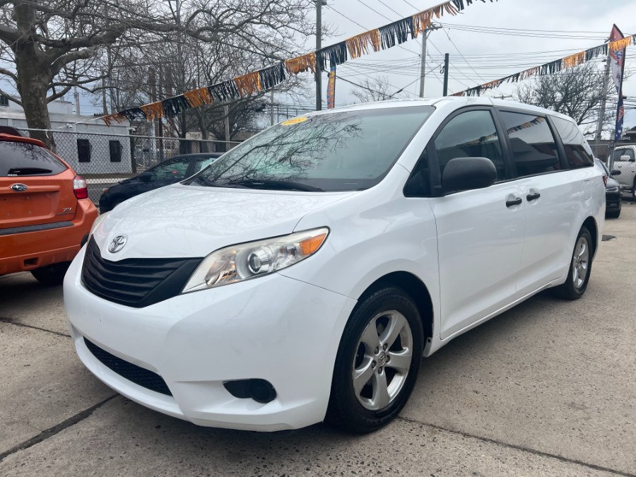 2015 Toyota Sienna 5dr 7-Pass Van L FWD (Natl) photo