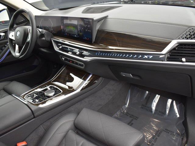 2025 BMW X7 xDrive40i photo