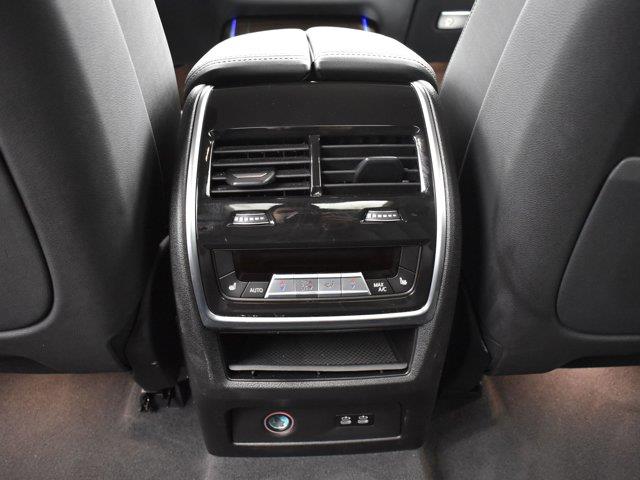 2025 BMW X7 xDrive40i photo
