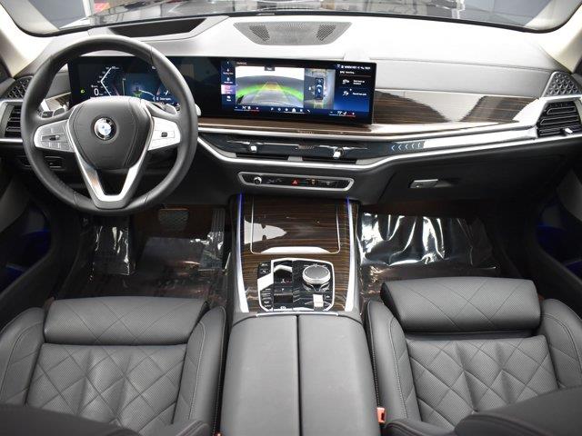 2025 BMW X7 xDrive40i photo