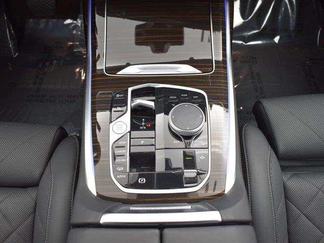 2025 BMW X7 xDrive40i photo