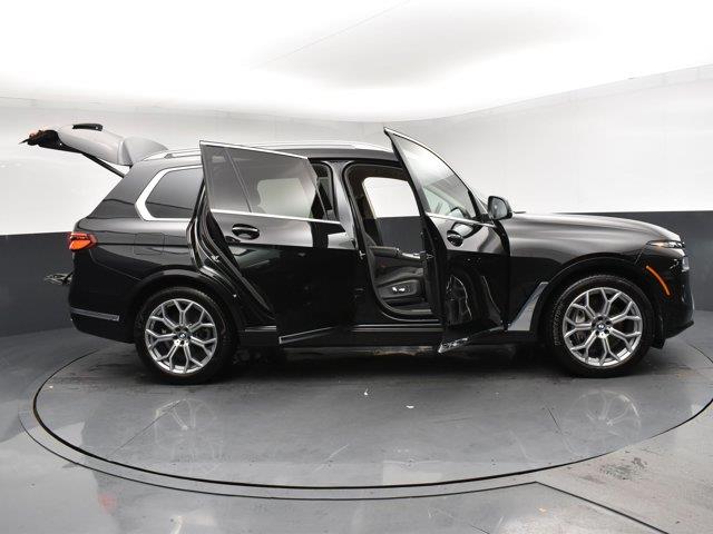 2025 BMW X7 xDrive40i photo