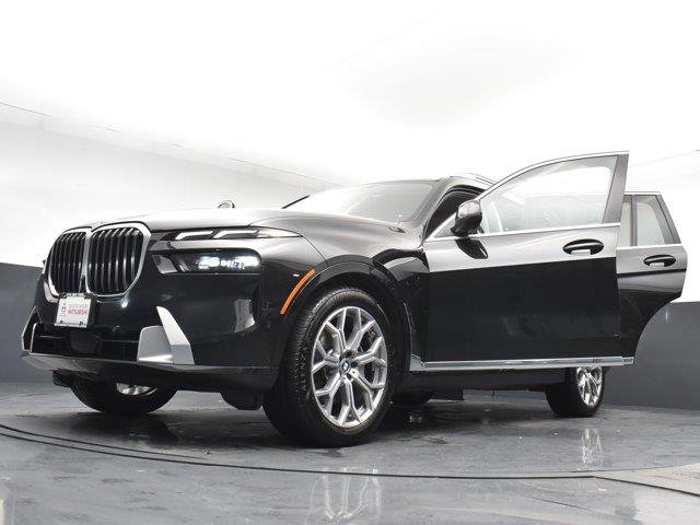 2025 BMW X7 xDrive40i photo