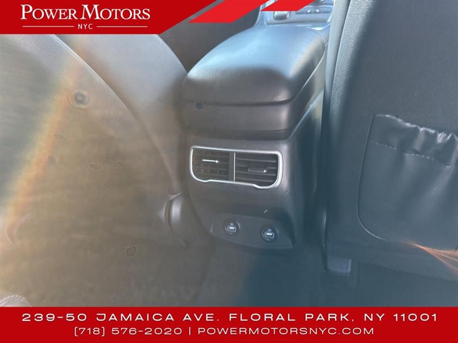 2023 Hyundai Santa Fe SEL photo