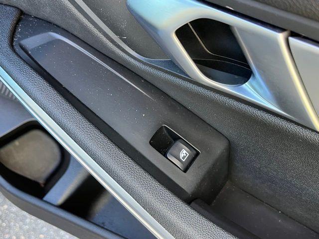 2021 BMW 3-Series 330i xDrive photo