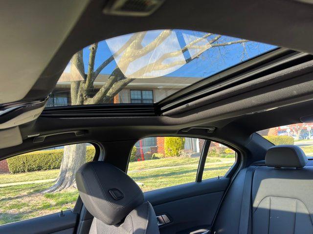 2021 BMW 3-Series 330i xDrive photo