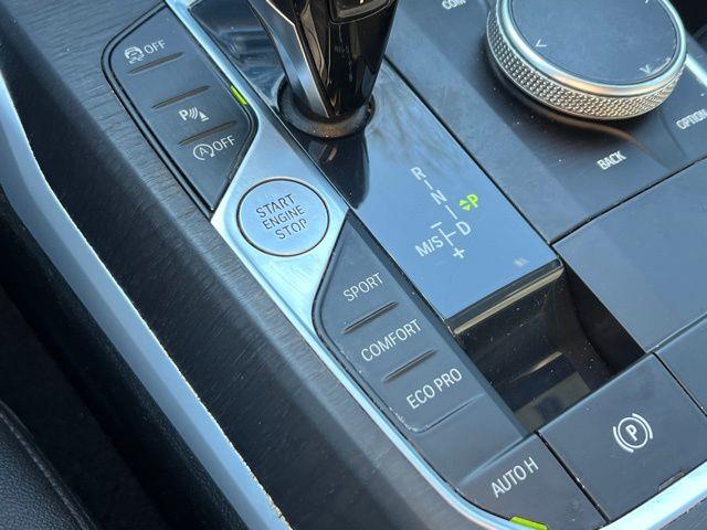 2021 BMW 3-Series 330i xDrive photo
