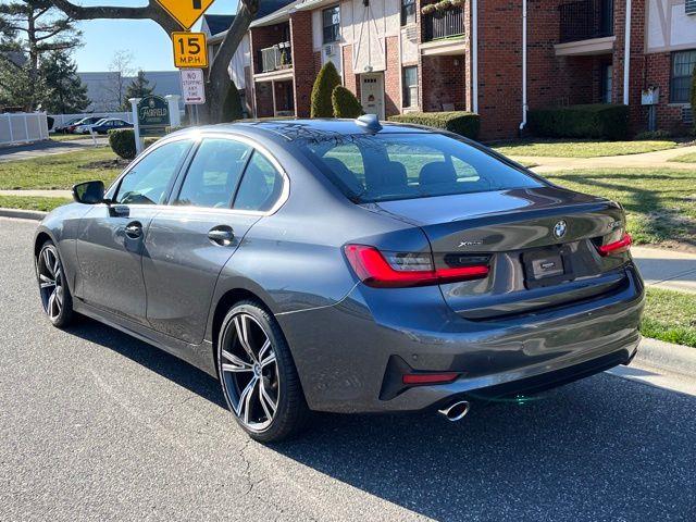 2021 BMW 3-Series 330i xDrive photo