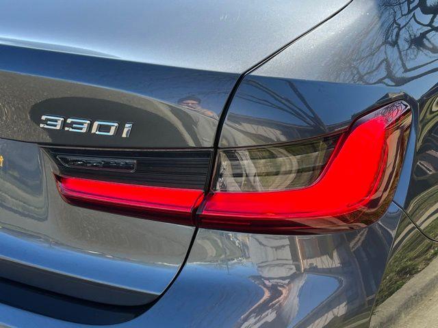 2021 BMW 3-Series 330i xDrive photo