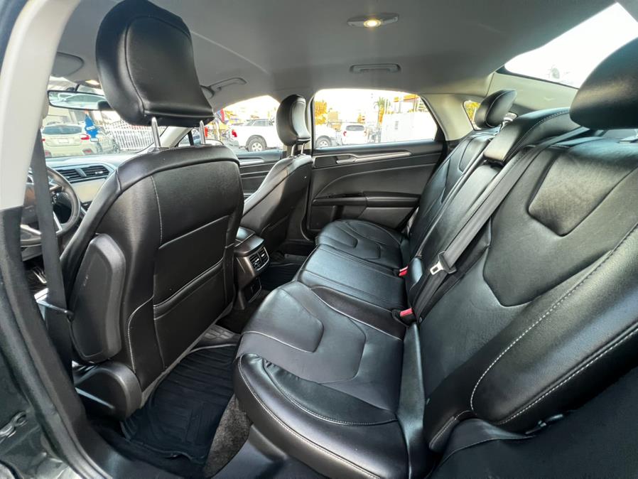 2016 Ford Fusion 4dr Sdn Titanium FWD photo