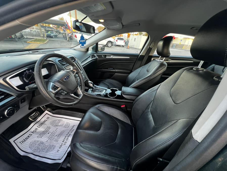 2016 Ford Fusion 4dr Sdn Titanium FWD photo