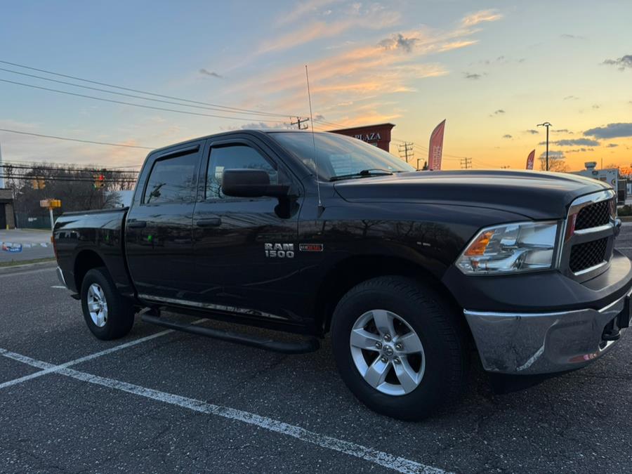 2014 RAM 1500 4WD Crew Cab 140.5