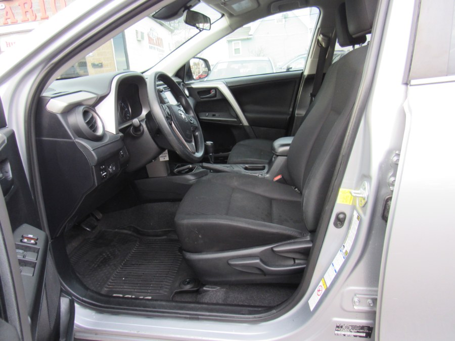 2017 Toyota RAV4 LE photo