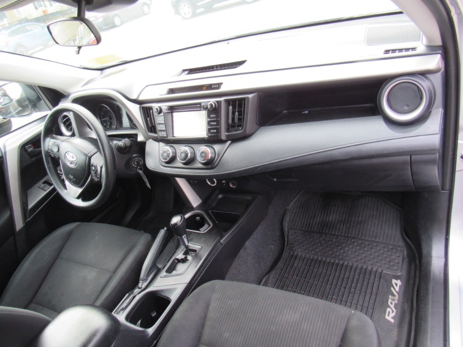 2017 Toyota RAV4 LE photo
